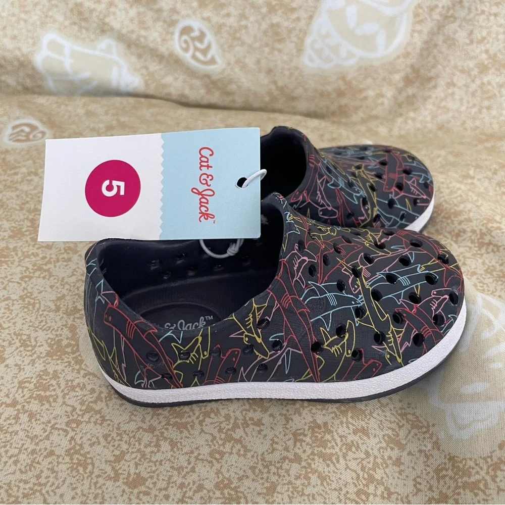 Cat & Jack Toddler Boys’ Jese Sharks Slip On Water / Summer Shoes Sandals Size 5